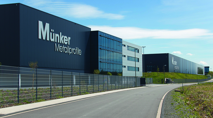 Das Bild zeigt die Strasse zu unserem Unternehmen