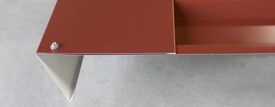 Das Bild zeigt ein Pultfirstprofil in rotbraun